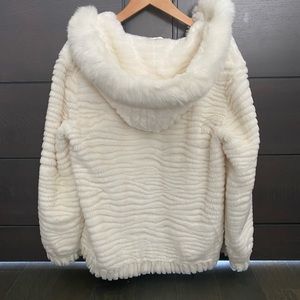 GALLERY winter white faux fur zip jacket (S)
